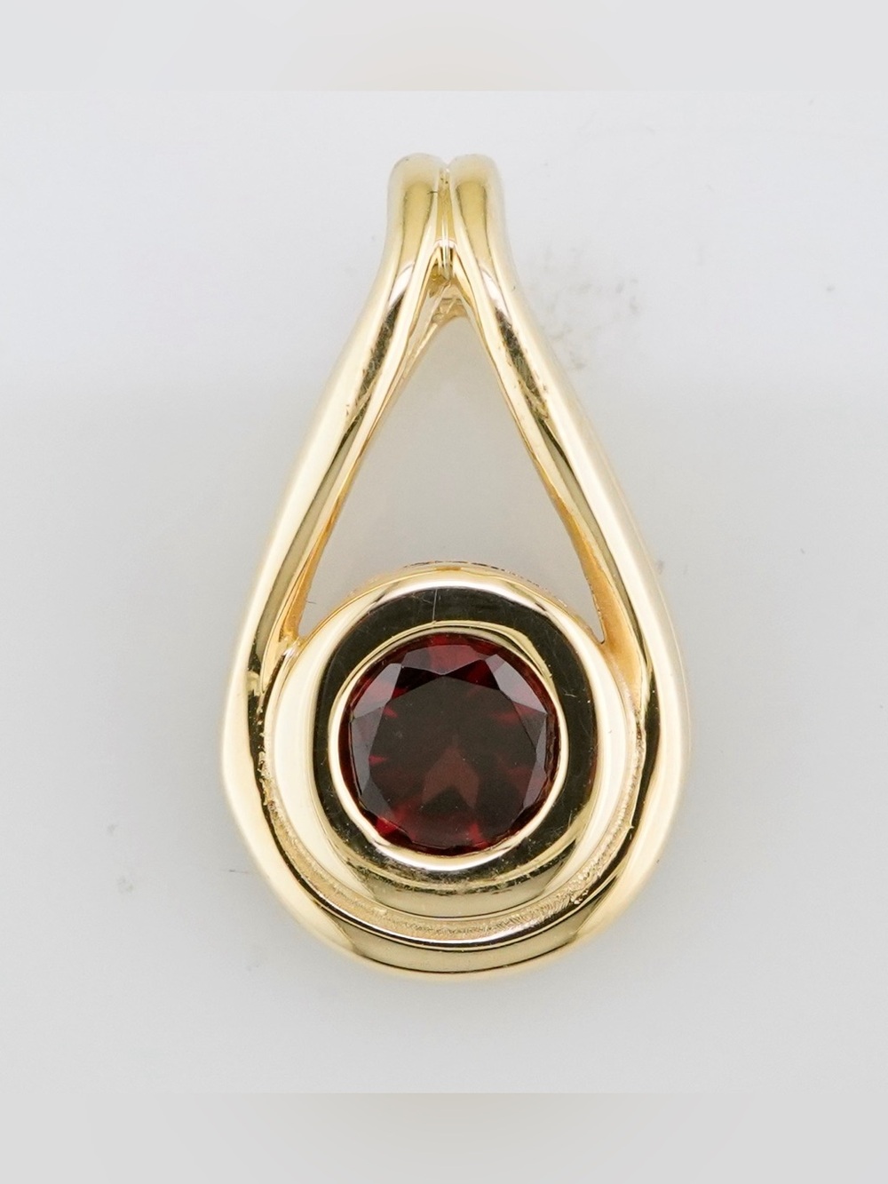 14k yellow gold red garnet pendant